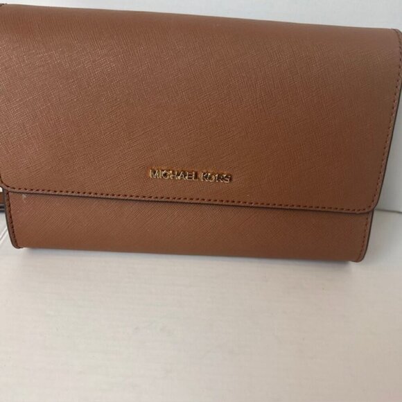 Michael Kors Jet Set Saffiano Crossbody with detachable Strap (tan) and Wallet - Picture 4 of 7